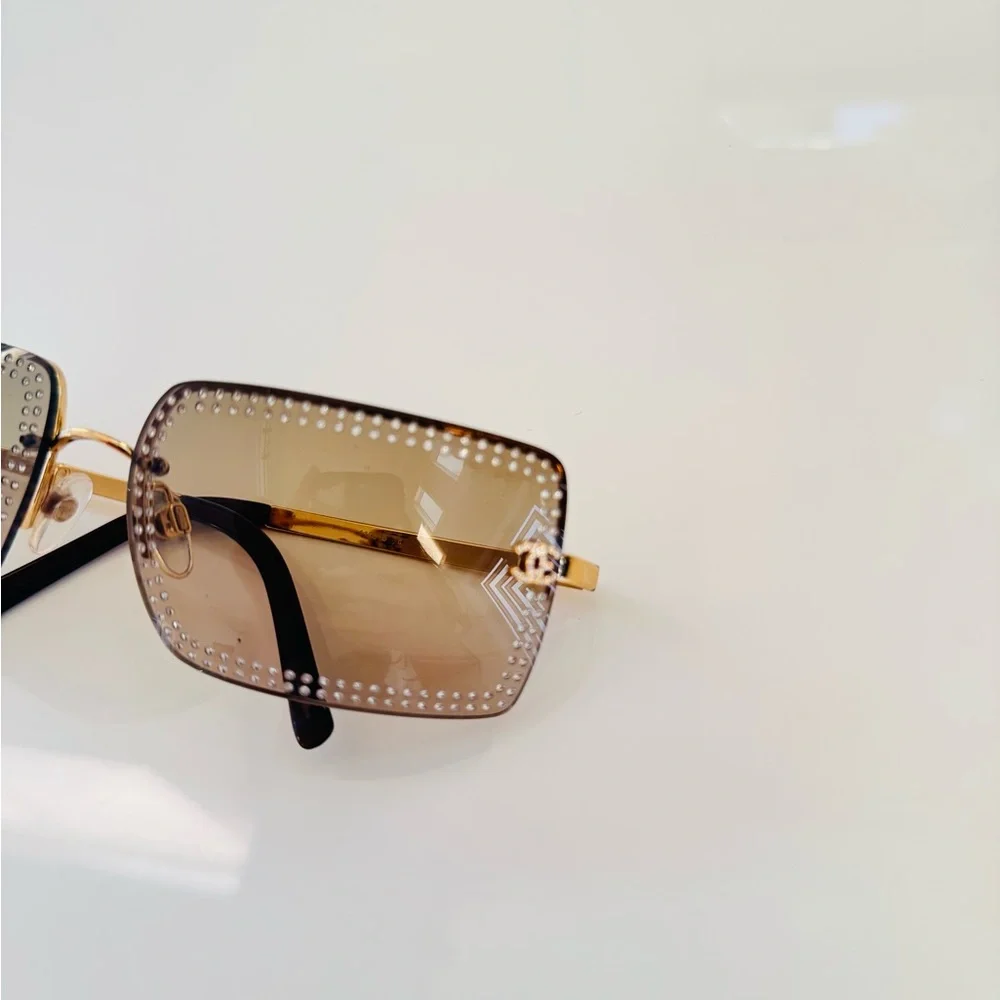 EXTREMELY RARE ✨ Vintage Chanel 4105-B Swarovski golden rimless sunglasses